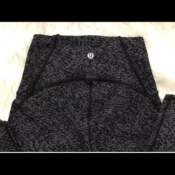 Lululemon Train Times Crop 17” Leggings Sz 2 Soundwave White Black/Black NWT - Picture 4 of 9